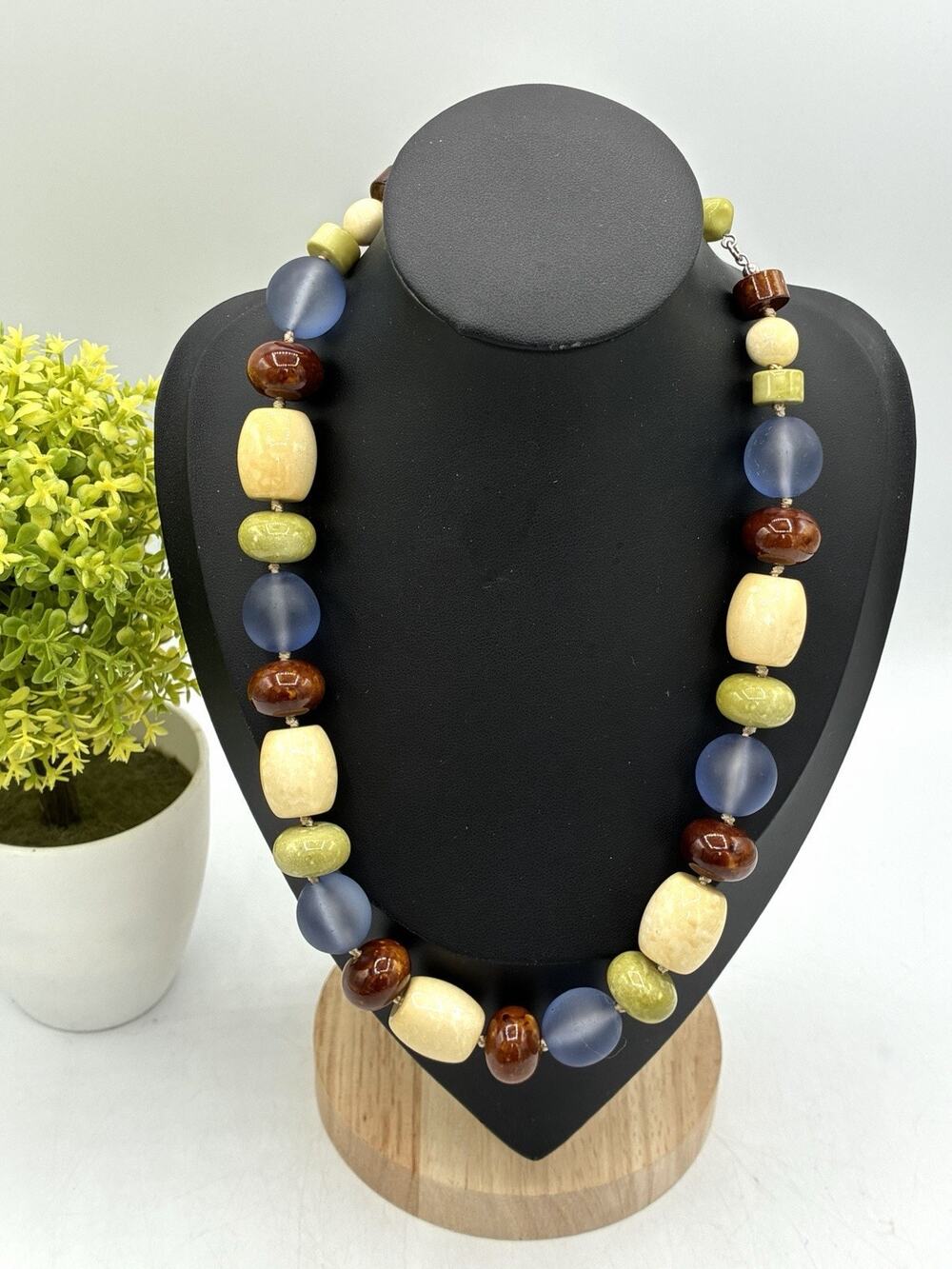 Liz Claiborne Chunky Mixed Bead Necklace Blue Frosted Amber Green Cream 18 Inch